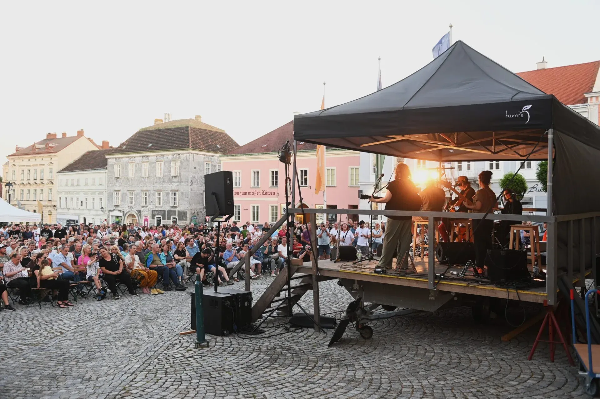 Open Air Konzert am Retzer Hauptplatz: Voodoo Jürgens live erleben