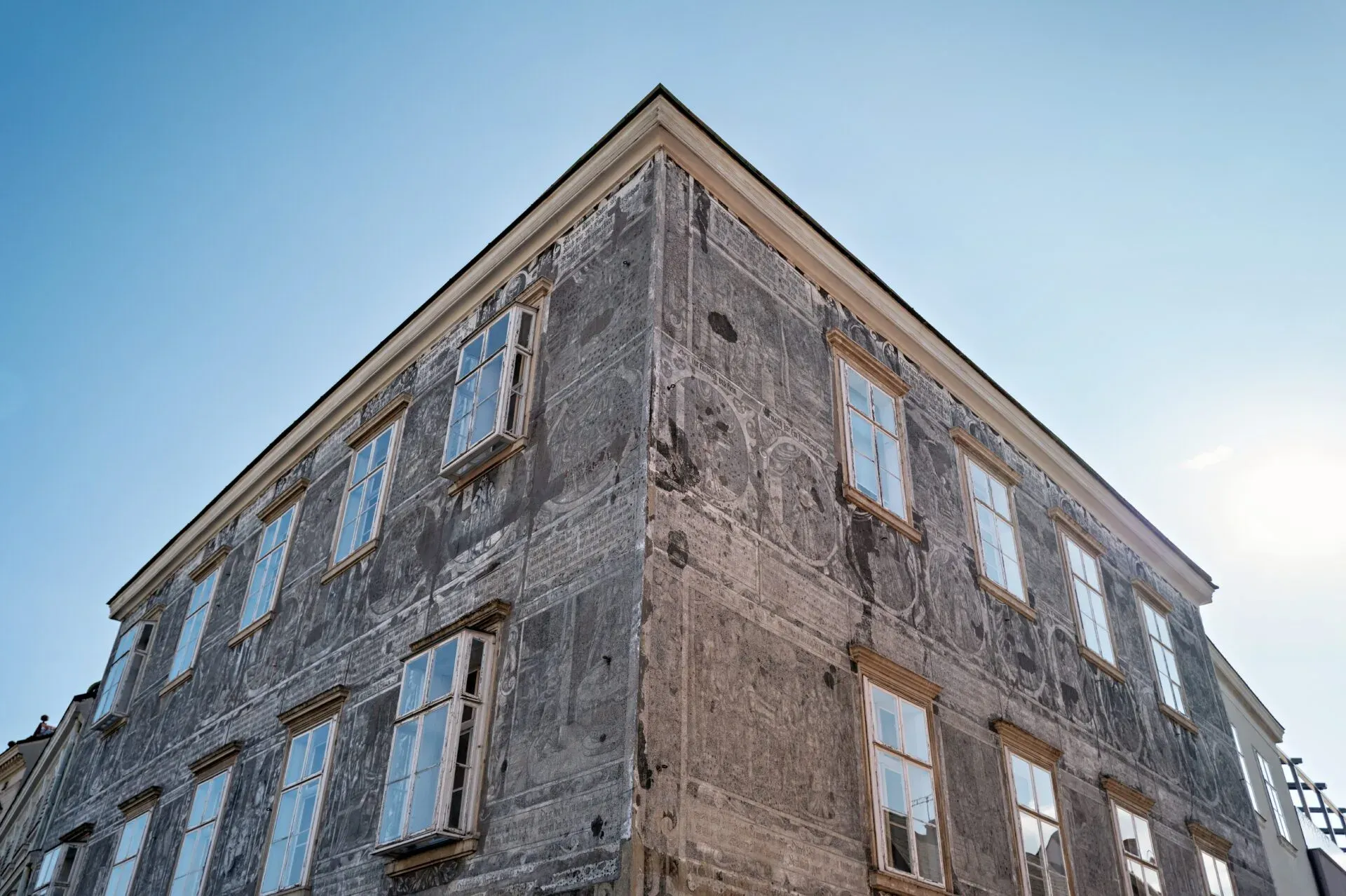 Die Geschichte auf der Fassade